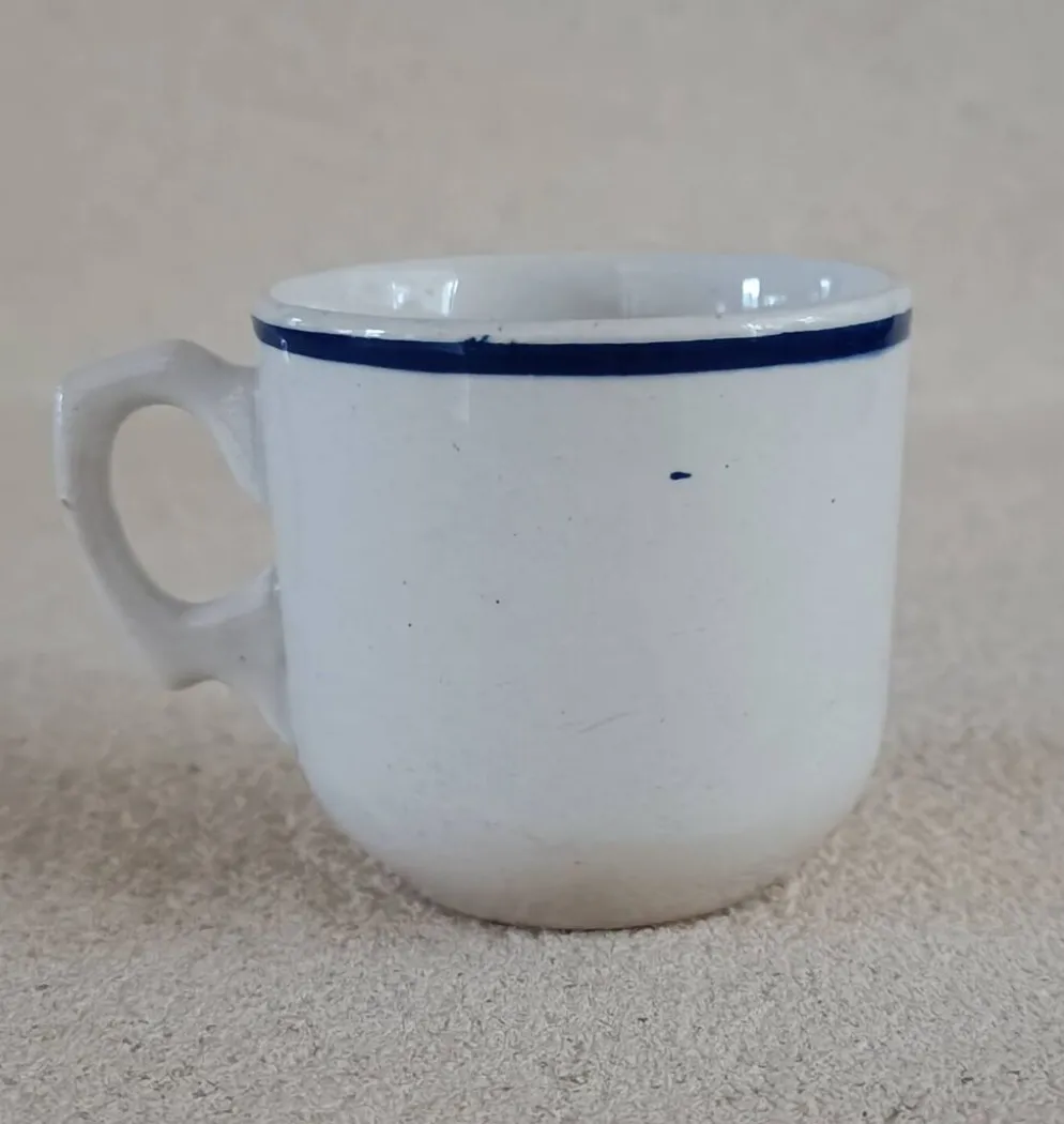 Pot à lait et tasse décor de rose