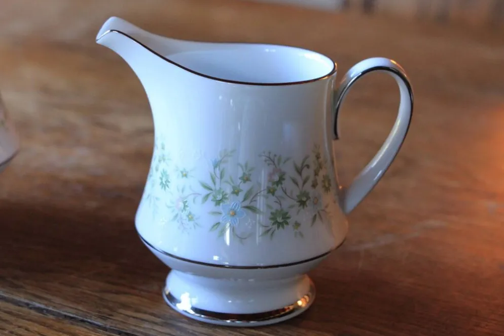 Pot à lait Noritake en porcelaine fine du Japon