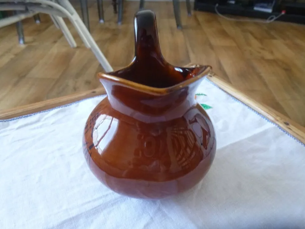 Pot à lait ou petit pichet Saint Clément décor marin