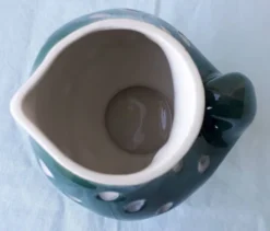 Pot à lait à pois