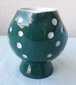 Pot à lait à pois