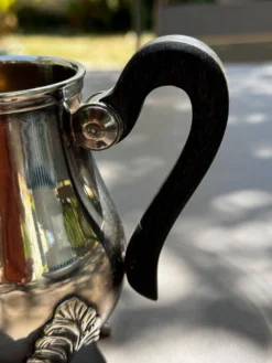 Pot à lait Quadripode Vintage en Métal Argenté, Poinçon J. NOE