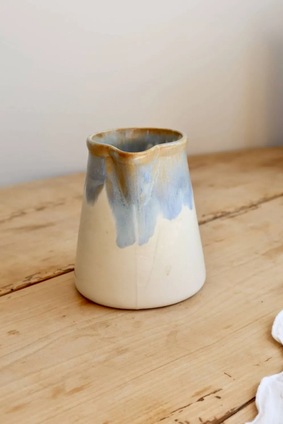 Pot à lait vintage céramique émaillée dégradé bleu et taupe