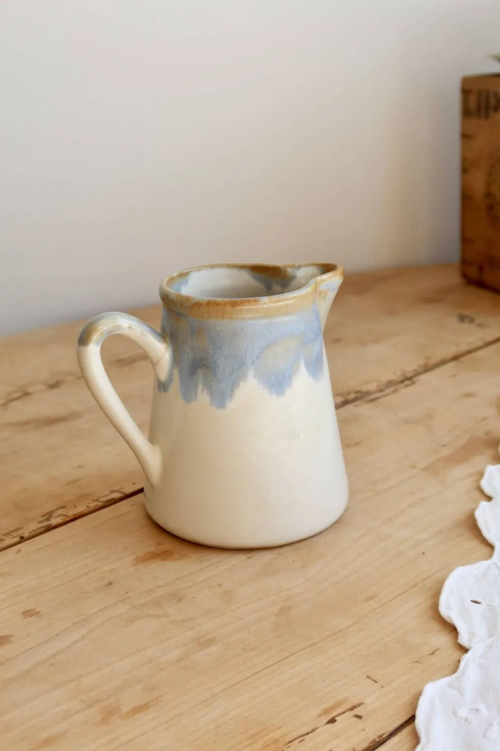 Pot à lait vintage céramique émaillée dégradé bleu et taupe
