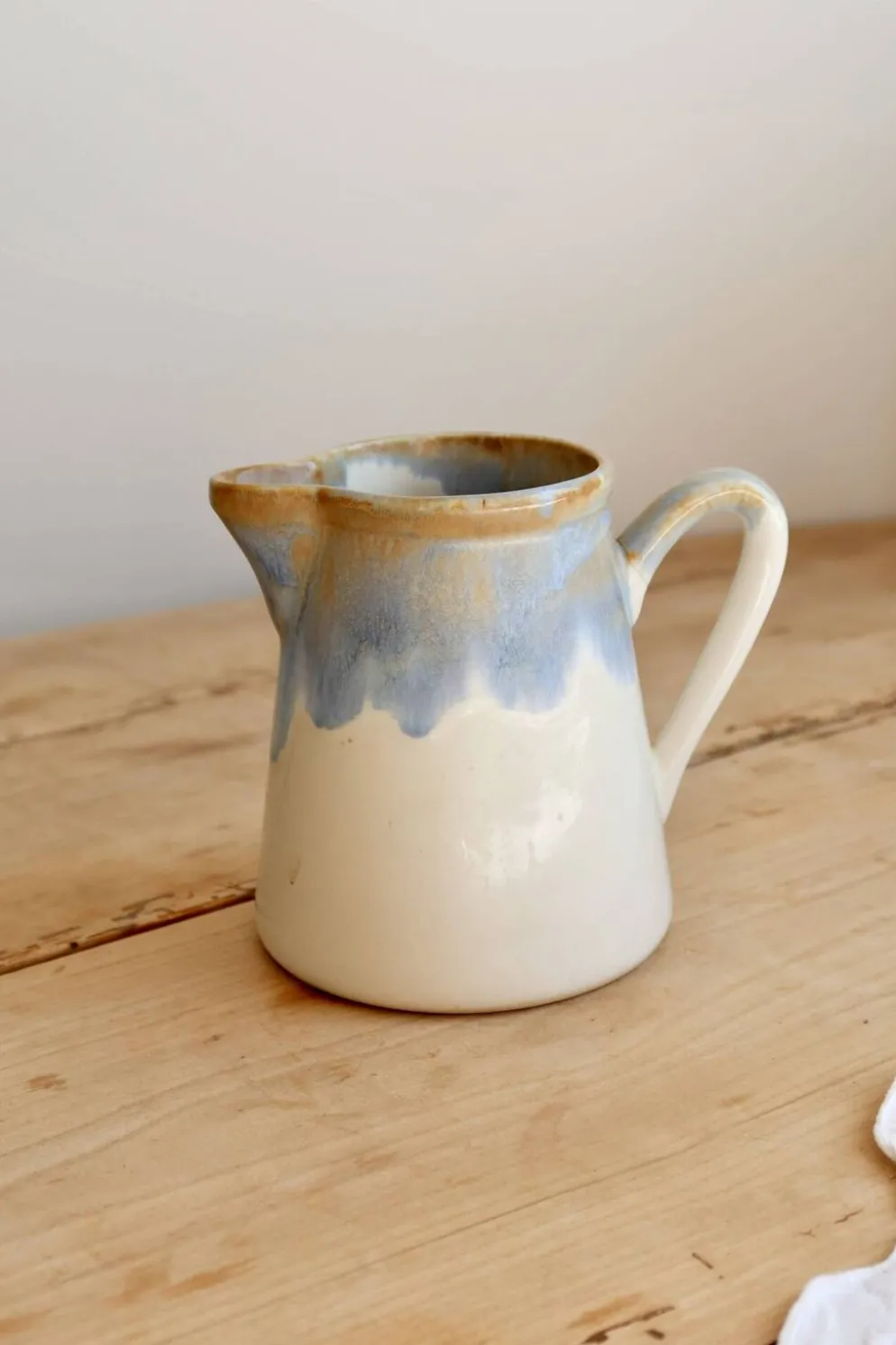 Pot à lait vintage céramique émaillée dégradé bleu et taupe