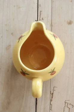 Pot à lait vintage en céramique jaune