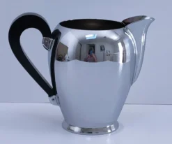 Pot à lait vintage modèle "bombé" en inox par Carlo Alessi