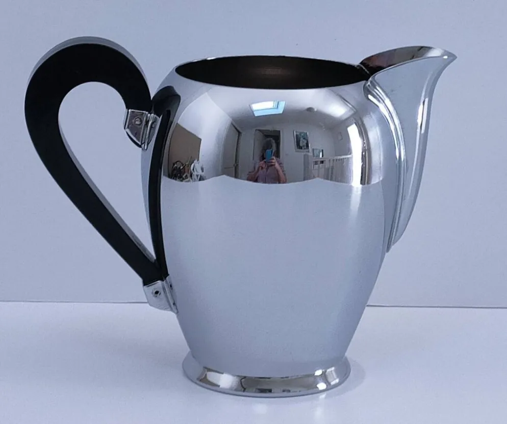 Pot à lait vintage modèle "bombé" en inox par Carlo Alessi