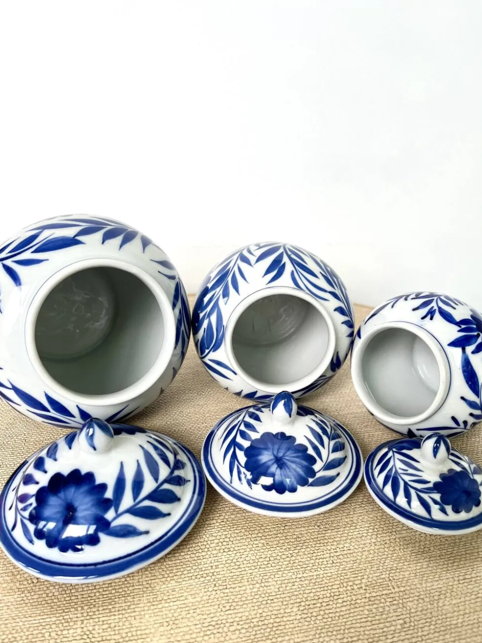 Pots couverts bonbonnières en porcelaine