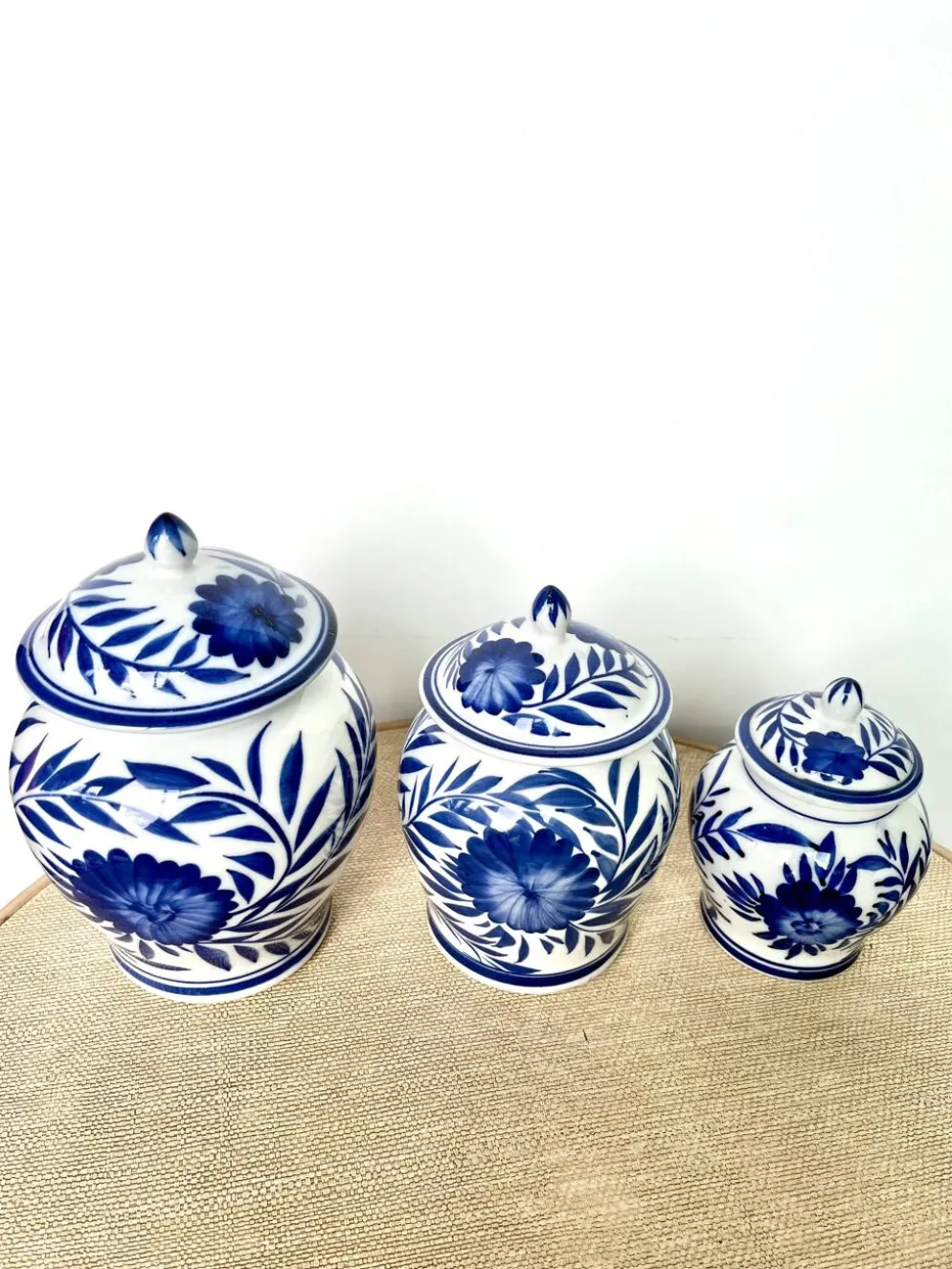 Pots couverts bonbonnières en porcelaine