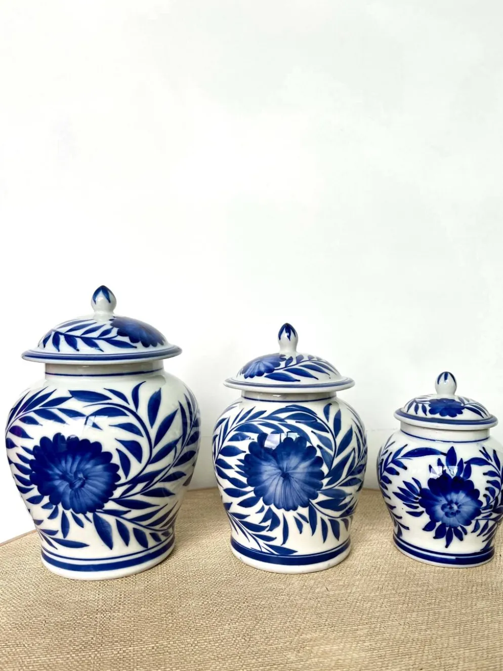 Pots couverts bonbonnières en porcelaine