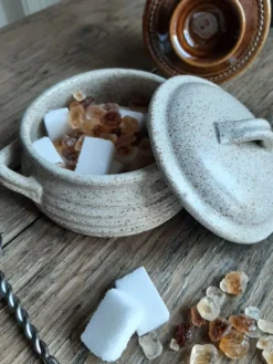 Pot à sucre en grès moucheté vintage