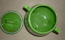 Pot tripode vert avec couvercle en céramique