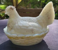 Poule en opaline vallerysthal