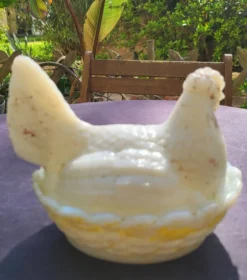 Poule en opaline vallerysthal