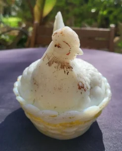 Poule en opaline vallerysthal