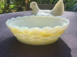 Poule en opaline vallerysthal