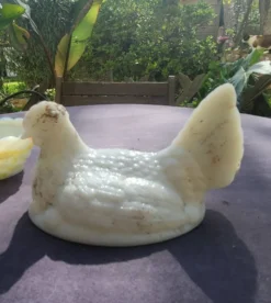 Poule en opaline vallerysthal