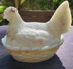 Poule en opaline vallerysthal
