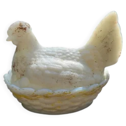 Poule en opaline vallerysthal