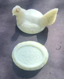 Poule en opaline vallerysthal