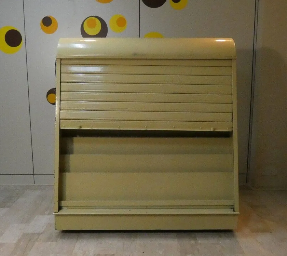 Présentoir en fer peint, Italie, années 1960.