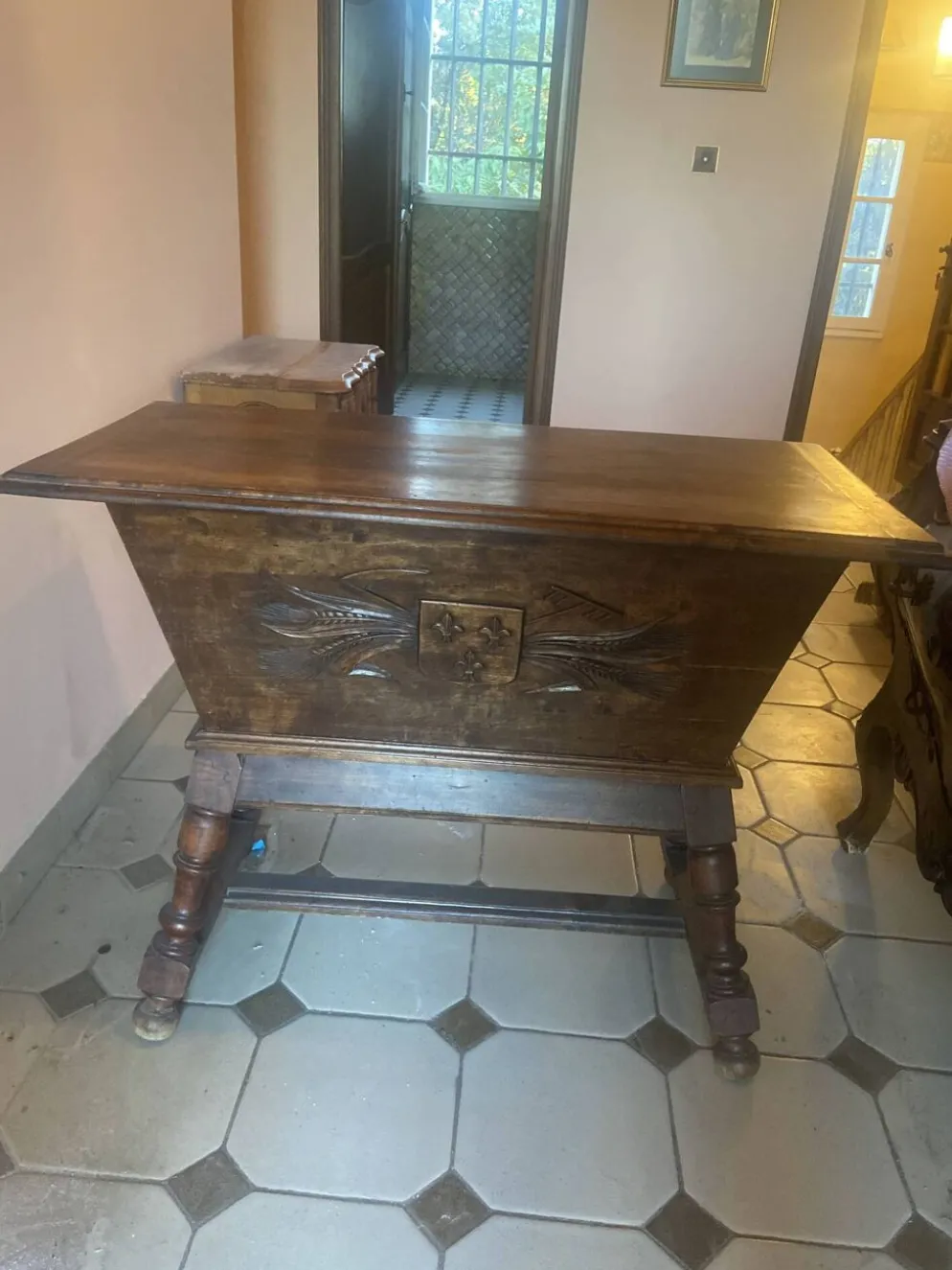 Pétrin provençal ancien en bois sculpté (Maie)