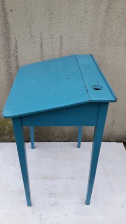 Pupitre écolier bleu avec emplacement encrier