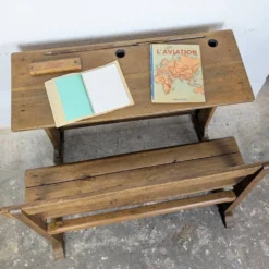 Pupitre d'école double et son banc en bois