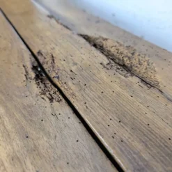 Pupitre d'école double et son banc en bois