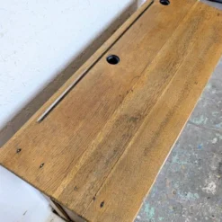 Pupitre d'école double et son banc en bois
