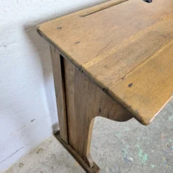 Pupitre d'école double et son banc en bois