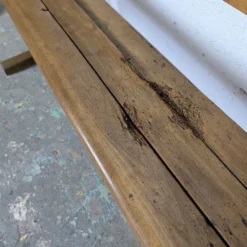 Pupitre d'école double et son banc en bois