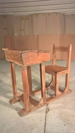 Pupitre d’écolier ancien en teck birman