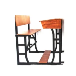 Pupitre d'écolier en bois sur roulettes