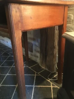 Pupitre d'écolier et sa chaise