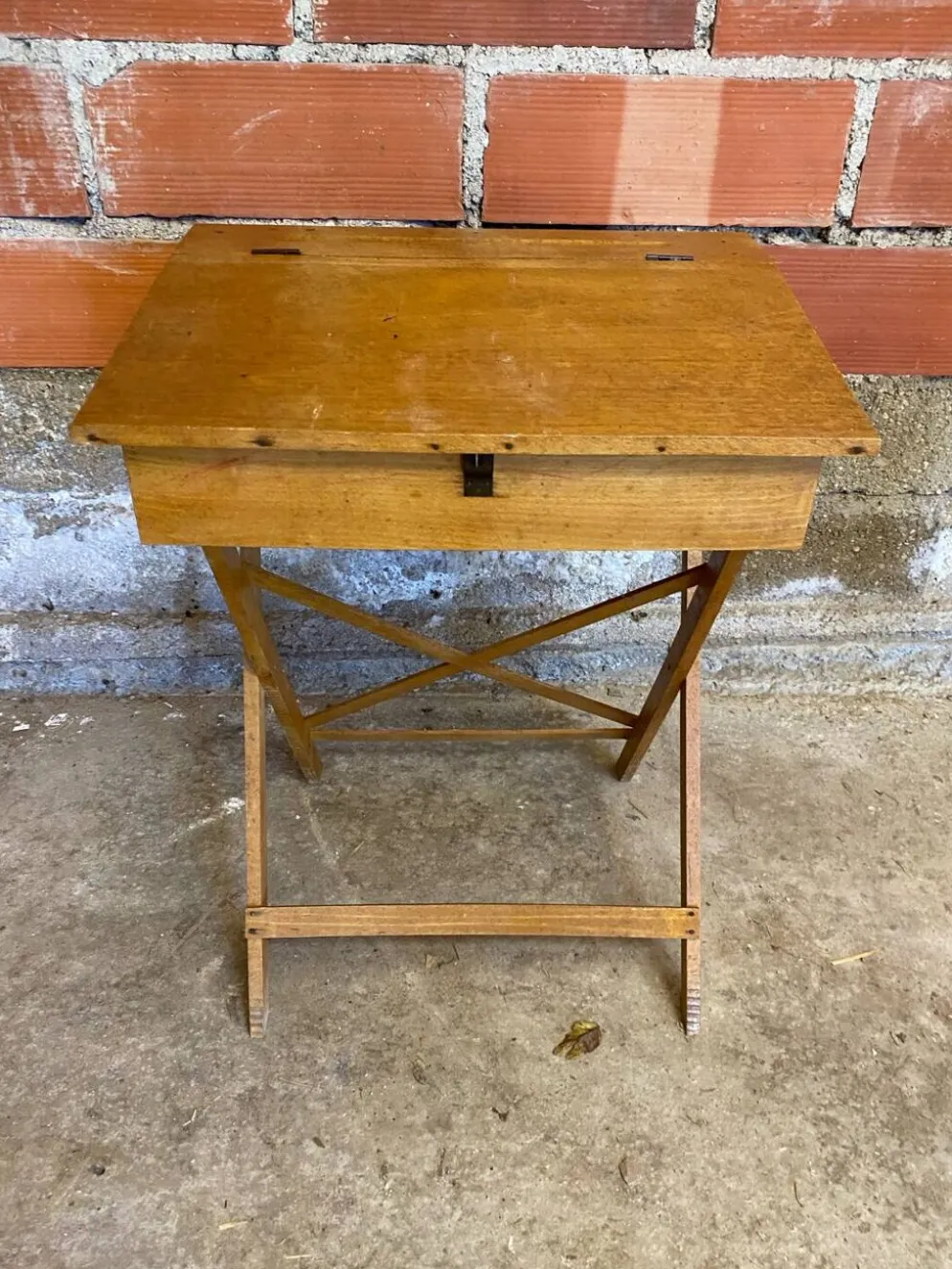 Pupitre pliant ancien enfant en bois avec case années 50 vintage