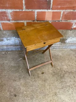 Pupitre pliant ancien enfant en bois avec case années 50 vintage