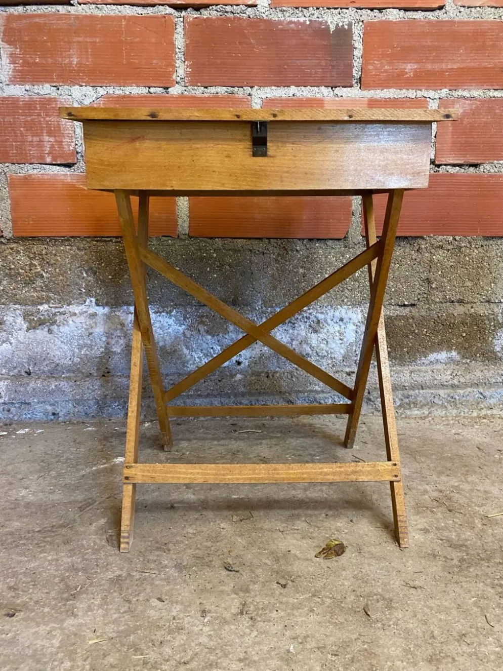 Pupitre pliant ancien enfant en bois avec case années 50 vintage