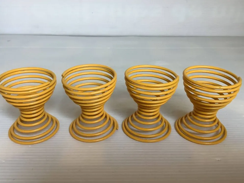 Quatre coquetiers ressort spirale jaune