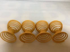 Quatre coquetiers ressort spirale jaune