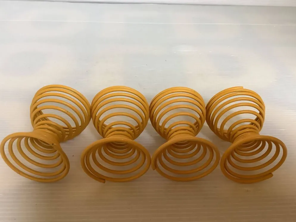 Quatre coquetiers ressort spirale jaune