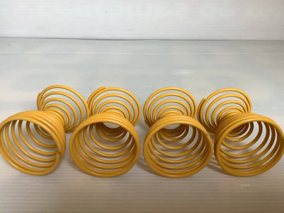 Quatre coquetiers ressort spirale jaune
