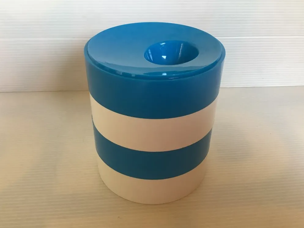 Quatre coquetiers ronds bleus et blancs année 70