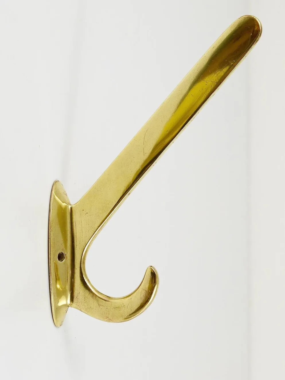 Quatre crochets muraux en laiton faits main Art Nouveau, Autriche, années 1920