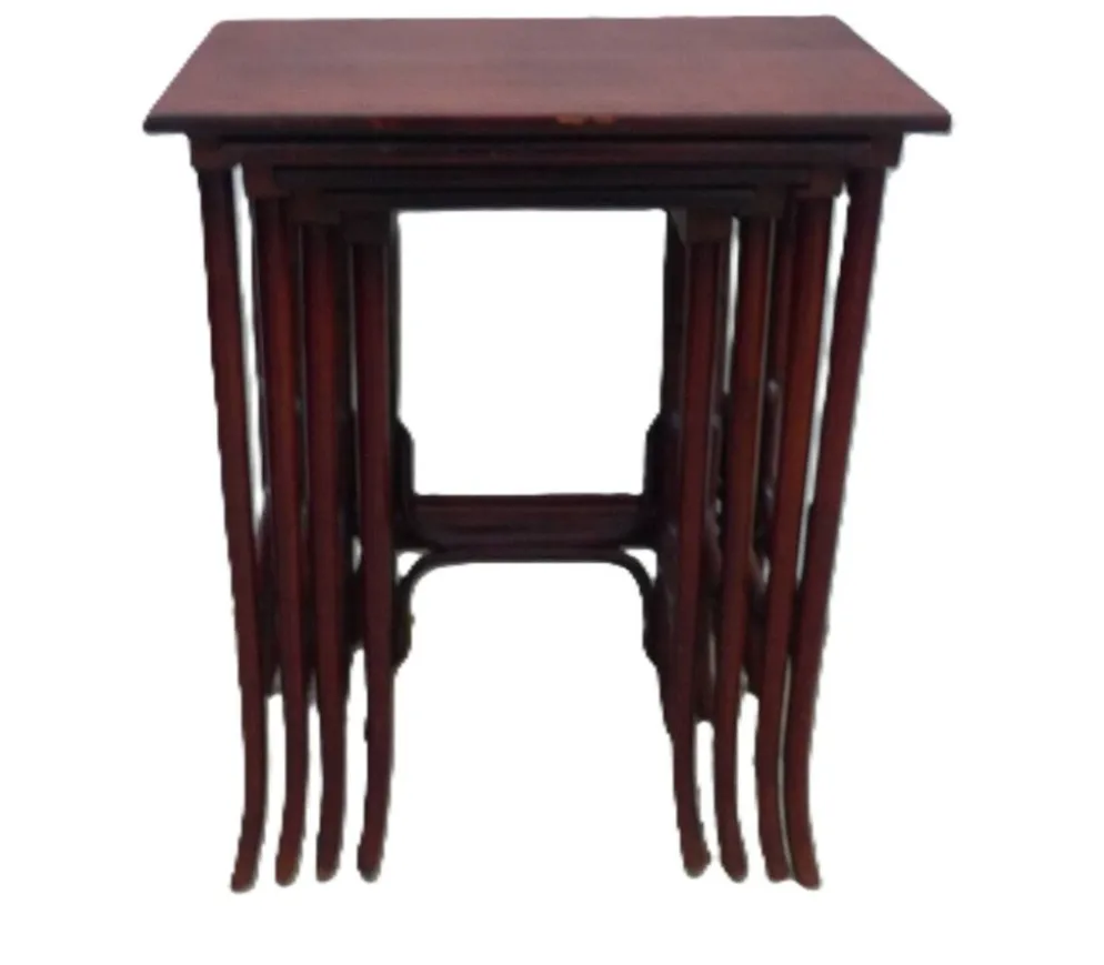 Quatre tables gigogne thonet