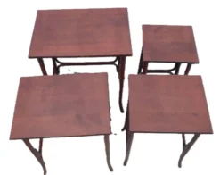 Quatre tables gigogne thonet