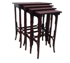 Quatre tables gigogne thonet