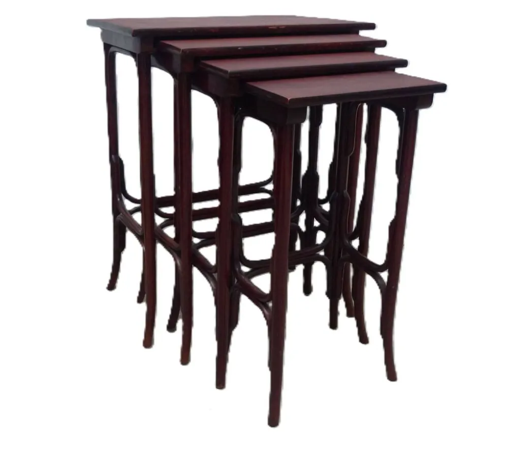 Quatre tables gigogne thonet