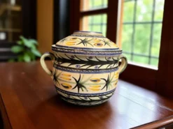 Quimper Keraluc, marmite ou soupièreen faïence polychrome vintage vers 1960